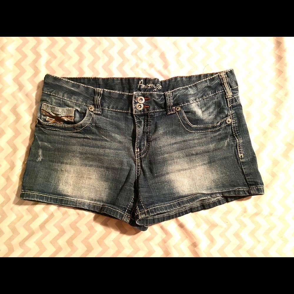 Amethyst Candice distressed jean shorts